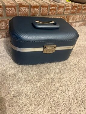 Trojan 1960's Carry-On Navy Blue Train Case Storage Box Handle Mirror NO KEY